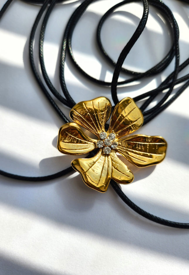GOLDEN FLORA CHOKER - NECKLACE In Solid Non-Tarnish Stainless Steel With 18K Gold-Plate