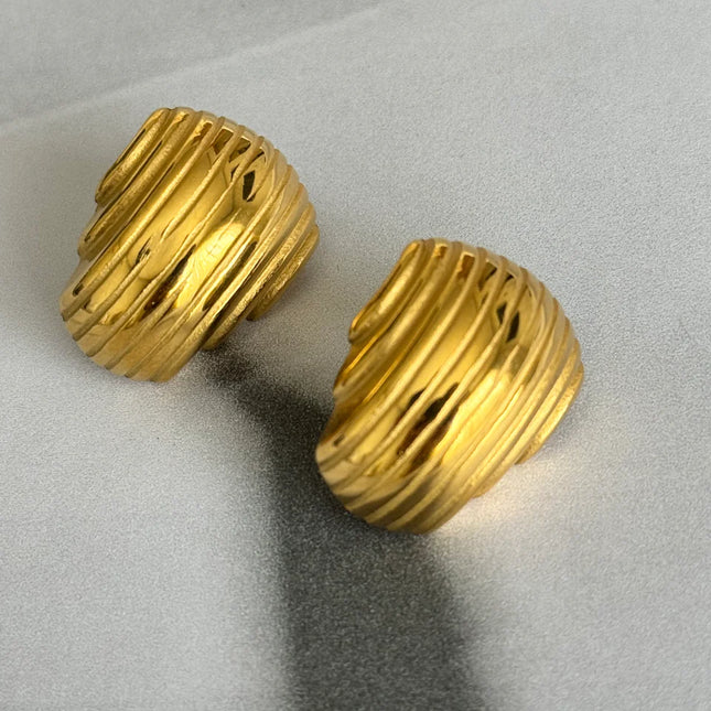 Gilded Wave Earrings – Sculpted Gold for Bold Expression