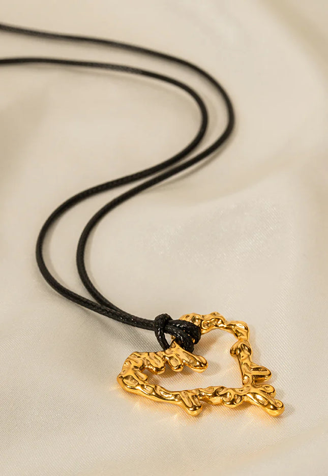 SCULPTED HEART CHARM NECKLACE