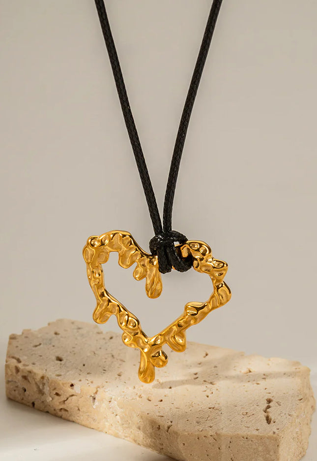 SCULPTED HEART CHARM NECKLACE