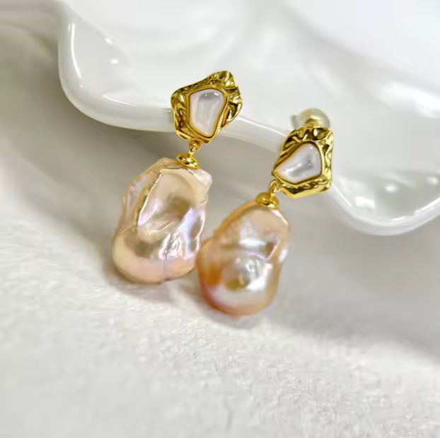 The Candy - A 925 Silver Natural Baroque Pearl Earrings