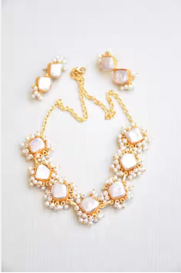 The Clementines - Luxurious Natural Pearl Set