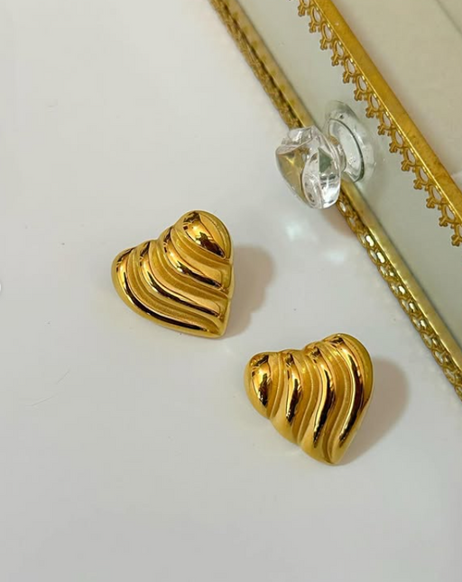 Eternal Heart Earrings – Sculpted Love in Gold