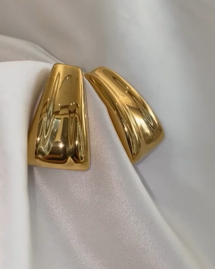 SLEEK EDGE EARRINGS – GOLD AURA EDITION
