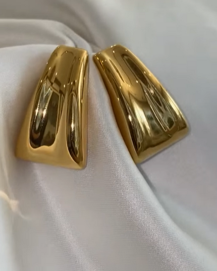 SLEEK EDGE EARRINGS – GOLD AURA EDITION