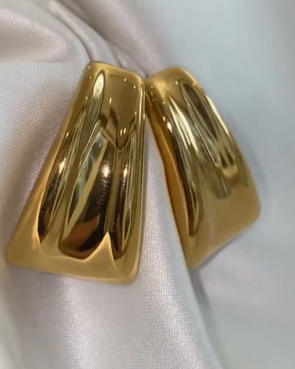 SLEEK EDGE EARRINGS – GOLD AURA EDITION