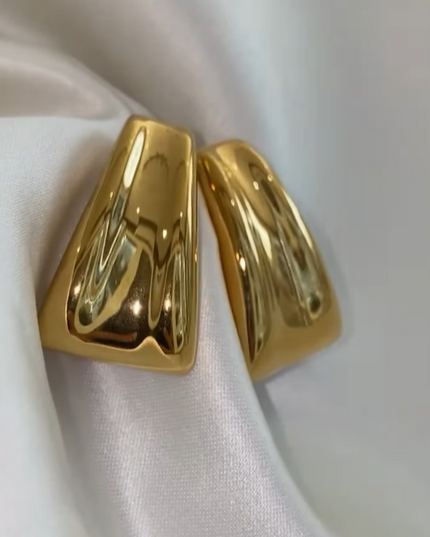 SLEEK EDGE EARRINGS – GOLD AURA EDITION