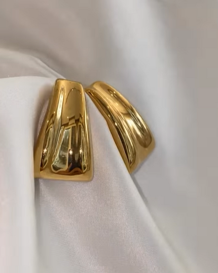 SLEEK EDGE EARRINGS – GOLD AURA EDITION