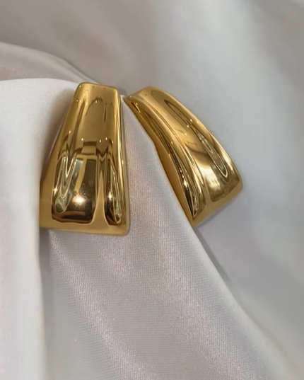 SLEEK EDGE EARRINGS – GOLD AURA EDITION