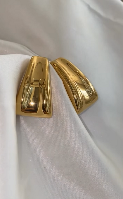SLEEK EDGE EARRINGS – GOLD AURA EDITION