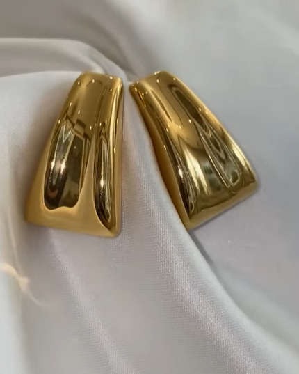 SLEEK EDGE EARRINGS – GOLD AURA EDITION