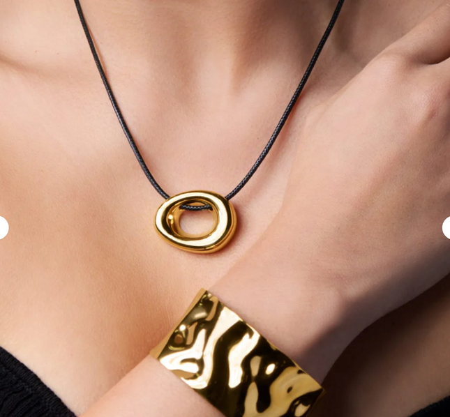 GOLDEN OVAL PENDANT - NECKLACE In Solid Non-Tarnish Stainless Steel With 18K Gold-Plate