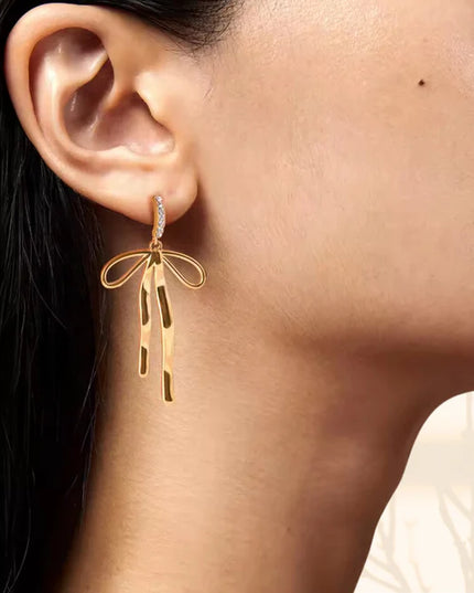 GOLD RIBBON DANCERS – DROP EARRINGS