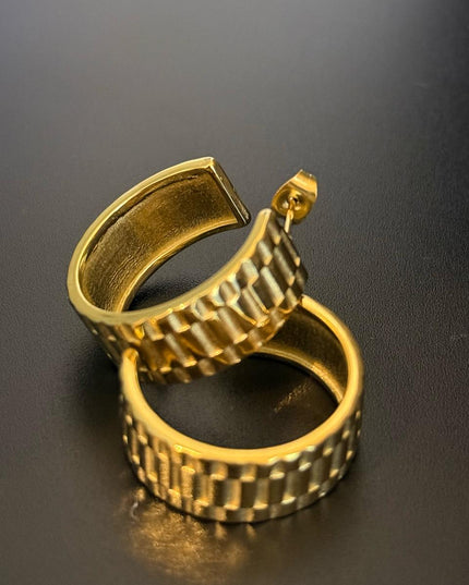 La Reiina – A Beautiful Solid Gold Pair of Earrings With a Bold Finish