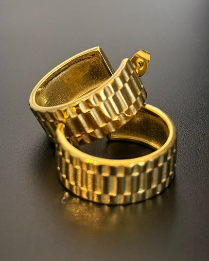La Reiina – A Beautiful Solid Gold Pair of Earrings With a Bold Finish