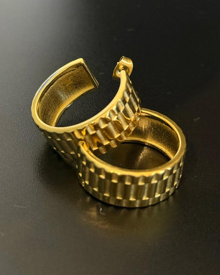 La Reiina – A Beautiful Solid Gold Pair of Earrings With a Bold Finish