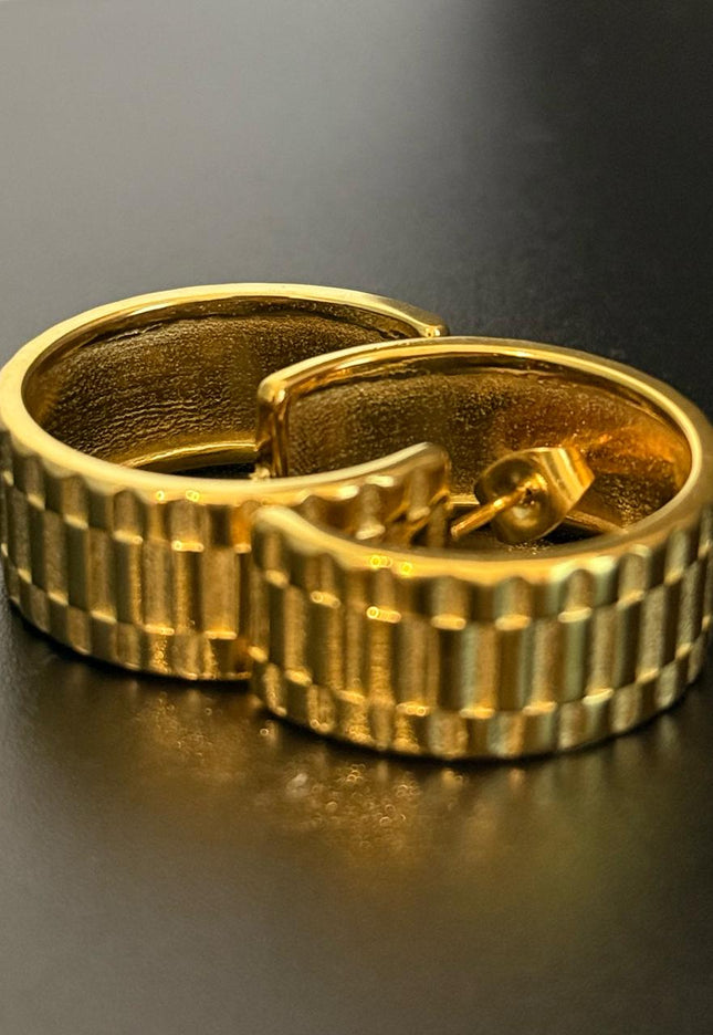 La Reiina – A Beautiful Solid Gold Pair of Earrings With a Bold Finish