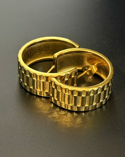 La Reiina – A Beautiful Solid Gold Pair of Earrings With a Bold Finish