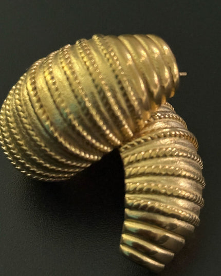 Regal Shell Earrings – Textured Elegance in Gold