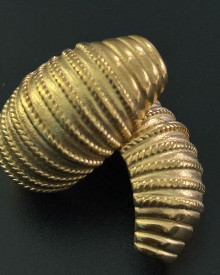 Regal Shell Earrings – Textured Elegance in Gold