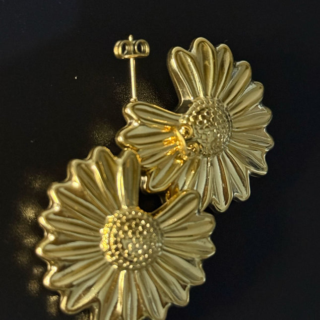 Golden Bloom Earrings – Radiant Floral Elegance