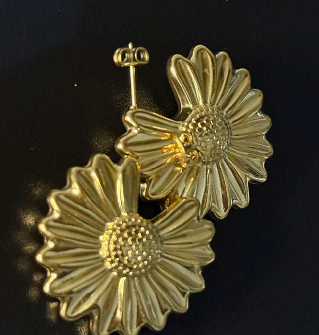 Golden Bloom Earrings – Radiant Floral Elegance