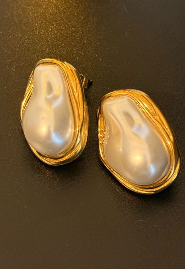 OYSTER LUXE PEARL STUDS