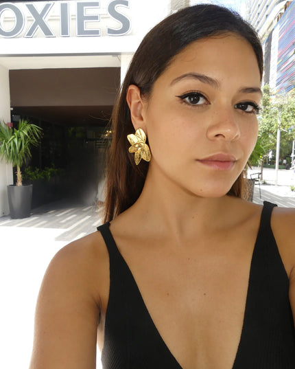Golden Bloom Earrings – A Floral Symphony in Gold