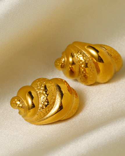 Wave Crest Earrings – Sculpted Fluidity in Gold